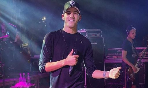 Zé Vaqueiro assina contrato com a gravadora Sony Music