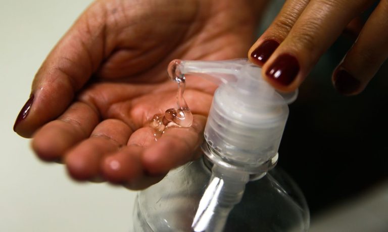 Álcool em gel: Estado diz que “não houve, até o momento, identificação de sobrepreço”