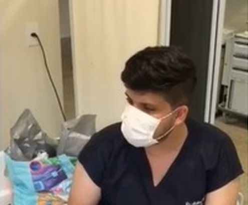 Médico canta para paciente internada com Covid antes dela morrer