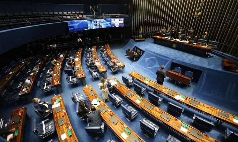 Senado aprova projeto que cria “passaporte da vacina” no Brasil