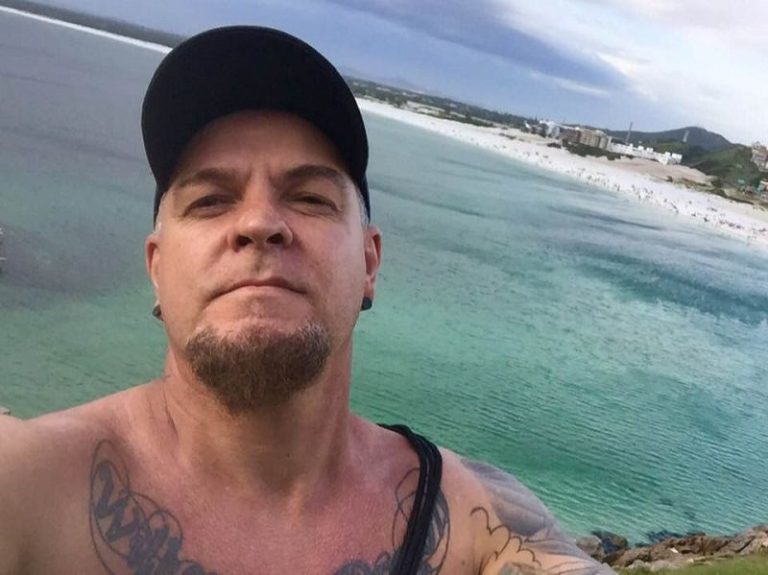 Amigos fazem corrente de oração por tatuador internado na UTI com Covid