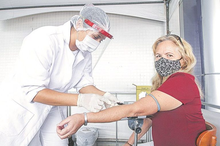 Teste de anticorpos após vacina da Covid dá negativo e preocupa famílias