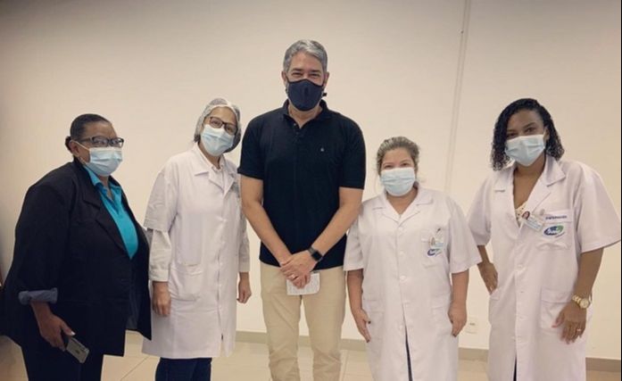 William Bonner recebe primeira dose da vacina contra Covid-19