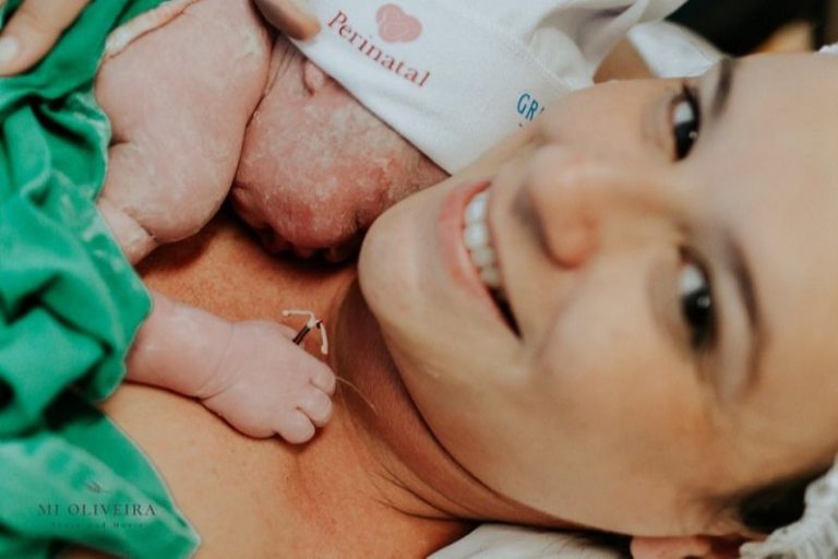 “Veio de surpresa”, diz mãe que usava DIU após dar à luz bebê