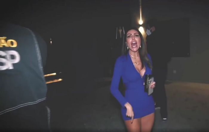 Modelo flagrada em festa manda policiais ‘para a favela’