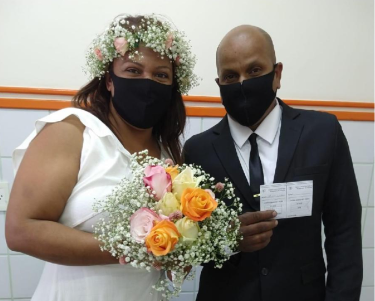 Noiva sai do casamento para vacinar contra Covid na Serra