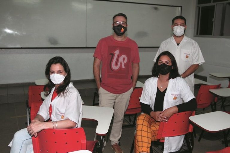 Escolas comemoram 100% dos professores vacinados contra Covid