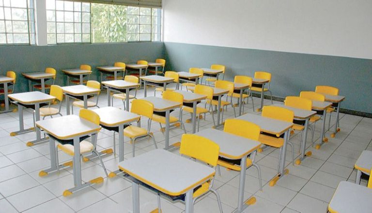 Alunos pioram em avaliação e Estado vai contratar professores para dar aulas de reforço