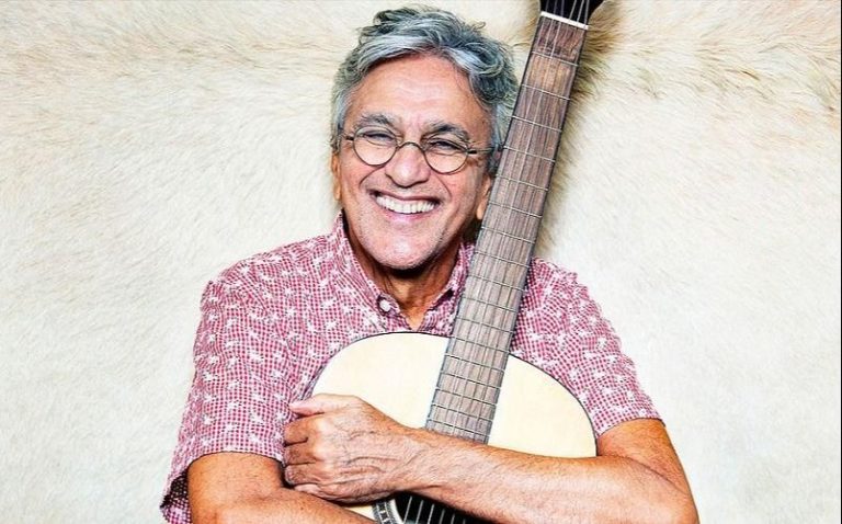 Caetano Veloso assina com Sony e novo disco 2021