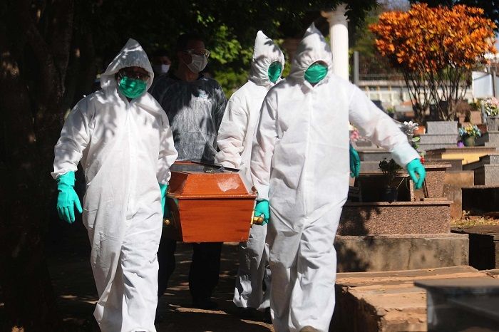 Covid-19: Brasil tem menor média móvel de mortes desde janeiro
