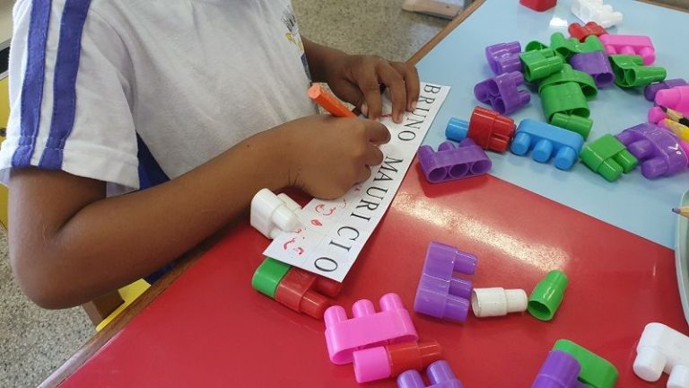 Crianças dos grupos 3 e 4 voltam para a aula presencial em Vitória