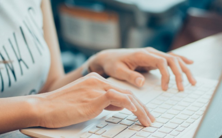 Abertas 26 mil vagas em 13 cursos para ajudar a conseguir emprego. Inscreva-se