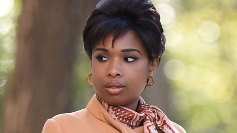 Jennifer Hudson canta clássicos de Aretha Franklin em “Respect”