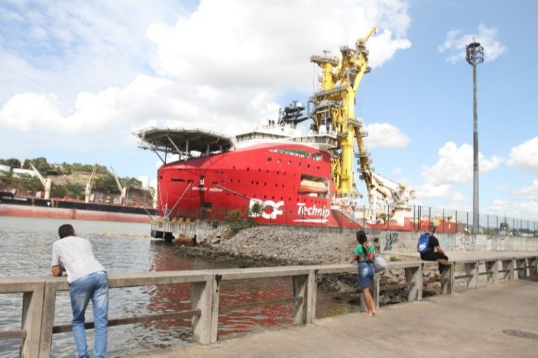 Navio em quarentena no Porto de Vitória teve 8 tripulantes testados com covid