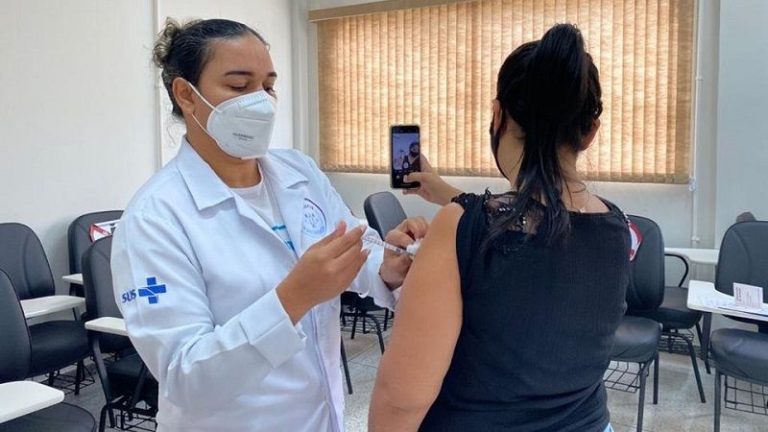 Vacinação com apenas meia dose deixa 88% protegidos