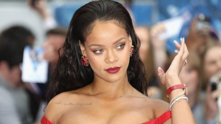 Com Fenty, Rihanna se torna a cantora mais rica do mundo