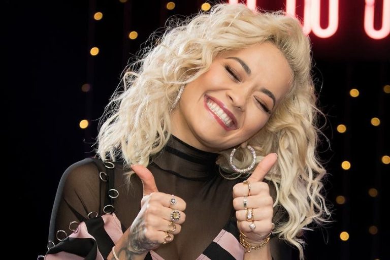 Rita Ora fará streaming de show direto da Torre Eiffel