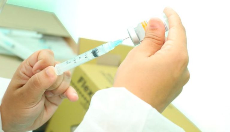 Governo quer começar vacinação a partir de 12 anos ainda este mês