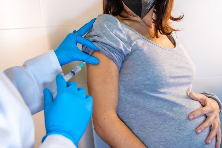 Três cidades abrem vagas para vacinar contra a covid nesta segunda