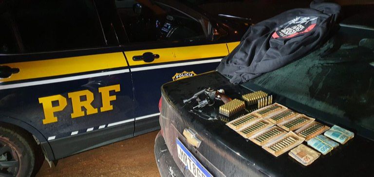 Polícia apreende munições, revólver e dinheiro na BR 101