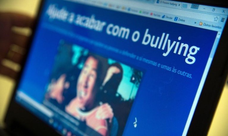 IBGE: um em cada dez estudantes já foi ofendido nas redes sociais