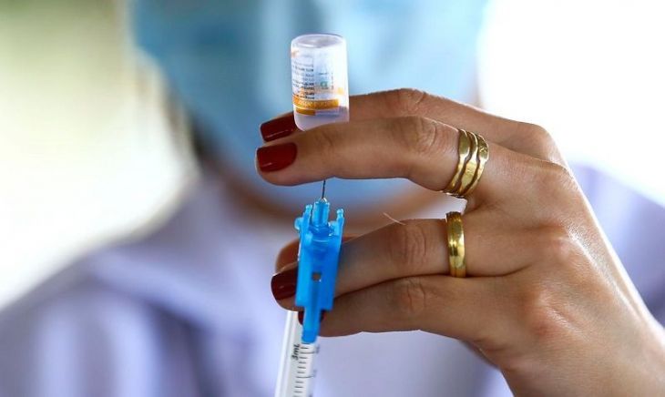 Adolescentes foram vacinados até com Coronavac e Janssen