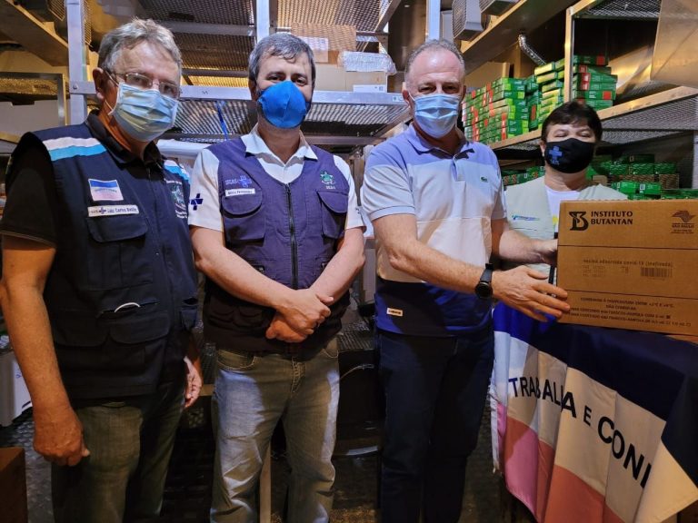 Estado recebe 200 mil doses de vacina compradas com recursos próprios