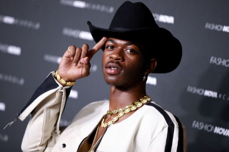Lil Nas X, anuncia parcerias com Elton John, Miley Cyrus e mais