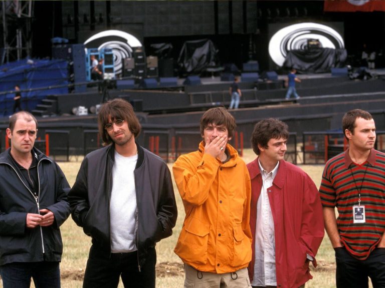 Oasis disponibiliza performance inédita de “Live Forever”