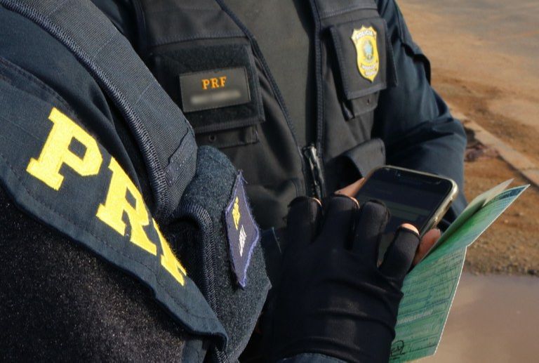 Protesto interdita totalmente a BR-101, em Viana