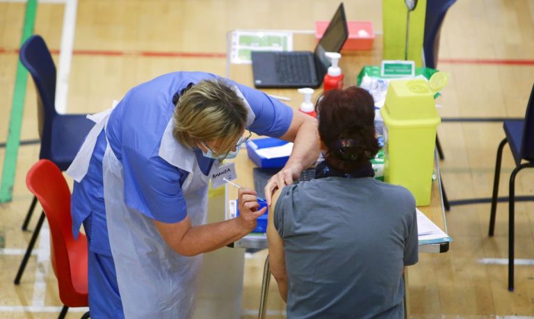 Viana abre vagas para vacinar contra covid em horário estendido