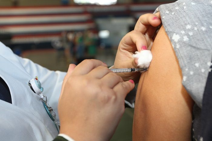 Vacinas contra covid salvaram 2.469 vidas no Estado