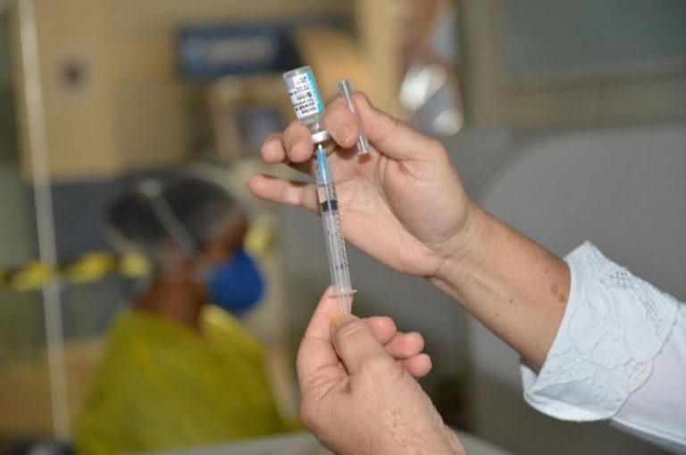 Dez cidades vão aplicar vacina contra covid sem precisar de agendamento