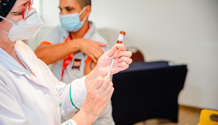Vitória abre vacinação sem agendamento para pessoas com mais de 18 anos