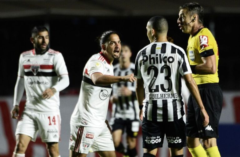 Horas antes da demissão de Crespo, empresário de Benítez disse que meia deixaria o São Paulo se não fosse usado