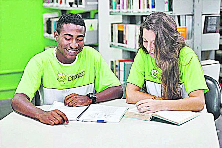 Ensino médio conectado à prática profissionalizante