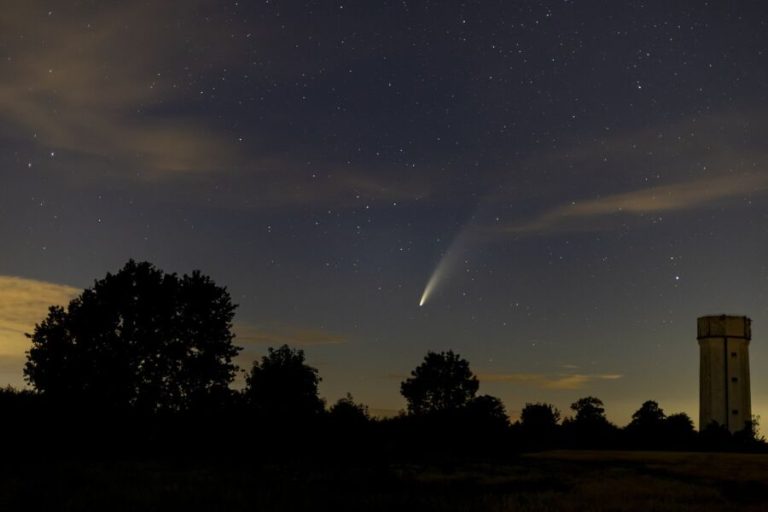 Chuva de meteoros com detritos do cometa Halley terá seu auge na madrugada desta quinta