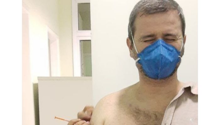 Secretário de Saúde do Estado recebe terceira dose contra covid-19