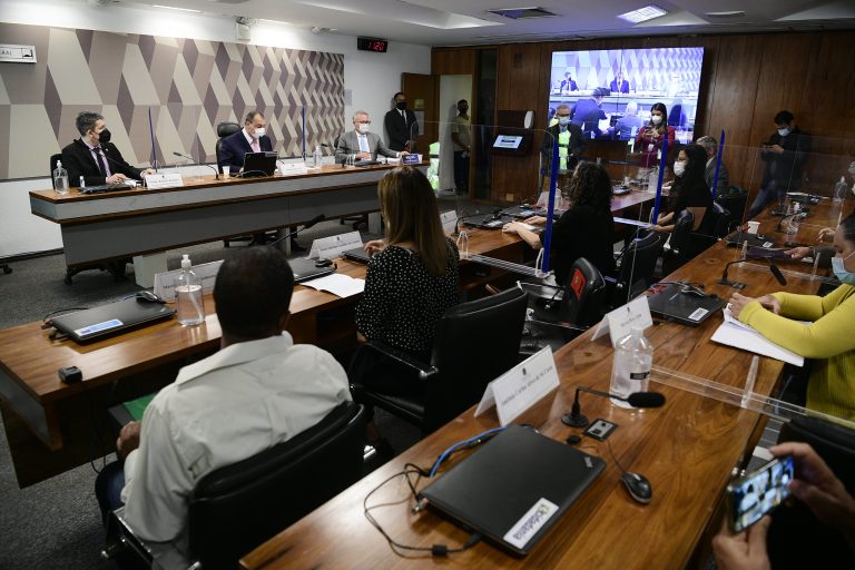 “Só na minha família são quatro órfãos da covid”, diz Mayra Pires Lima
