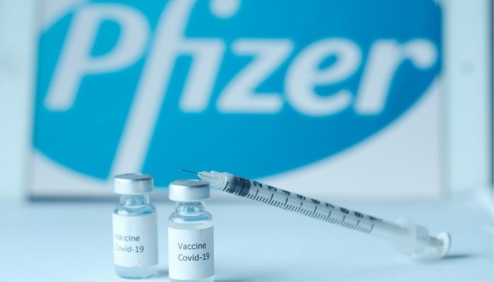 Terceira dose da Pfizer tem eficácia de 96,5% contra covid-19, diz estudo