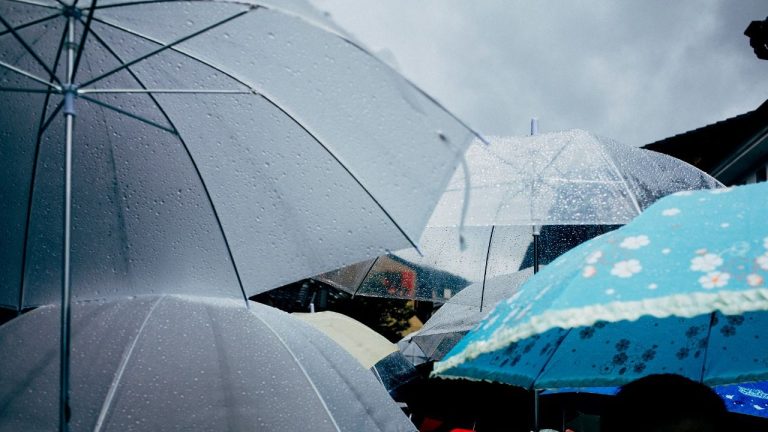 Feriadão com risco de alagamentos e temperaturas mais baixas no Estado