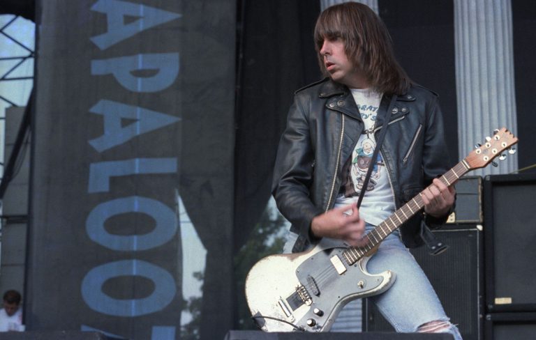 Guitarra de Johnny Ramone vendida por US$ 900 mil