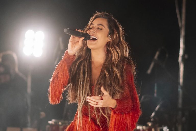 Lauana Prado revisita carreira e vida no álbum “Natural”