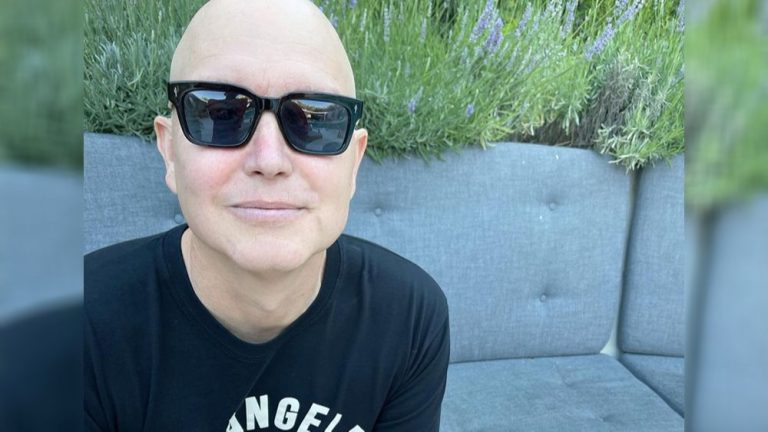 Mark Hoppus, do blink-182, anuncia cura do câncer