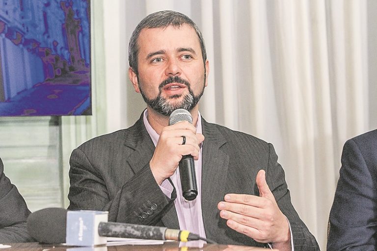 Faltam 850 mil vacinados para mapa ter “risco muito baixo”