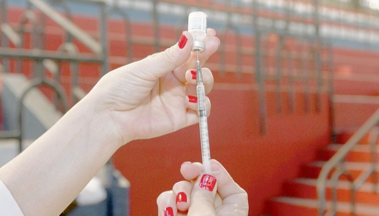 Terceira dose da Pfizer em adultos é aprovada por agência europeia