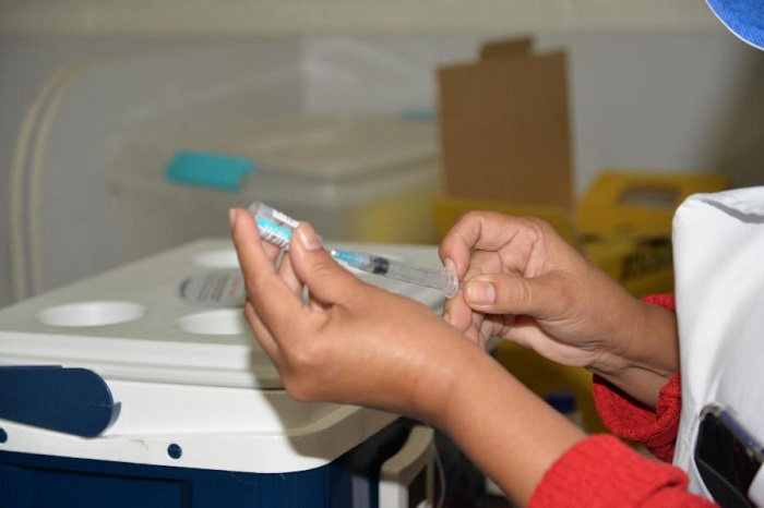 Serra começa a aplicar a segunda dose da vacina em adolescentes