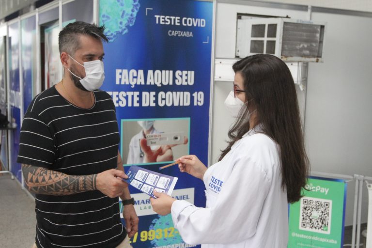 Famílias recomeçam busca por testes de covid para fazer viagens