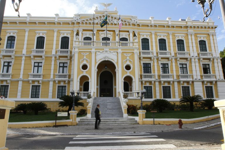 Governo cria universidade estadual e abre mil vagas para graduação e pós