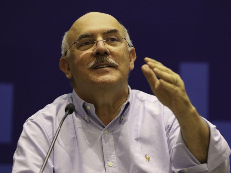 “Se tivesse interferência no Enem, algumas perguntas não estariam ali”, diz ministro